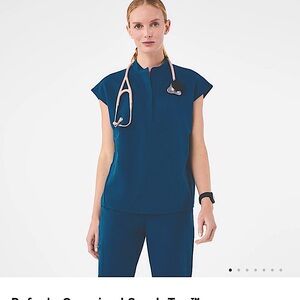 Figs Caribbean Blue/Teal Scrub Top size xs